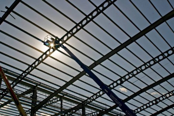 What Factors Determine the Spacing of Purlins in Roof Structures