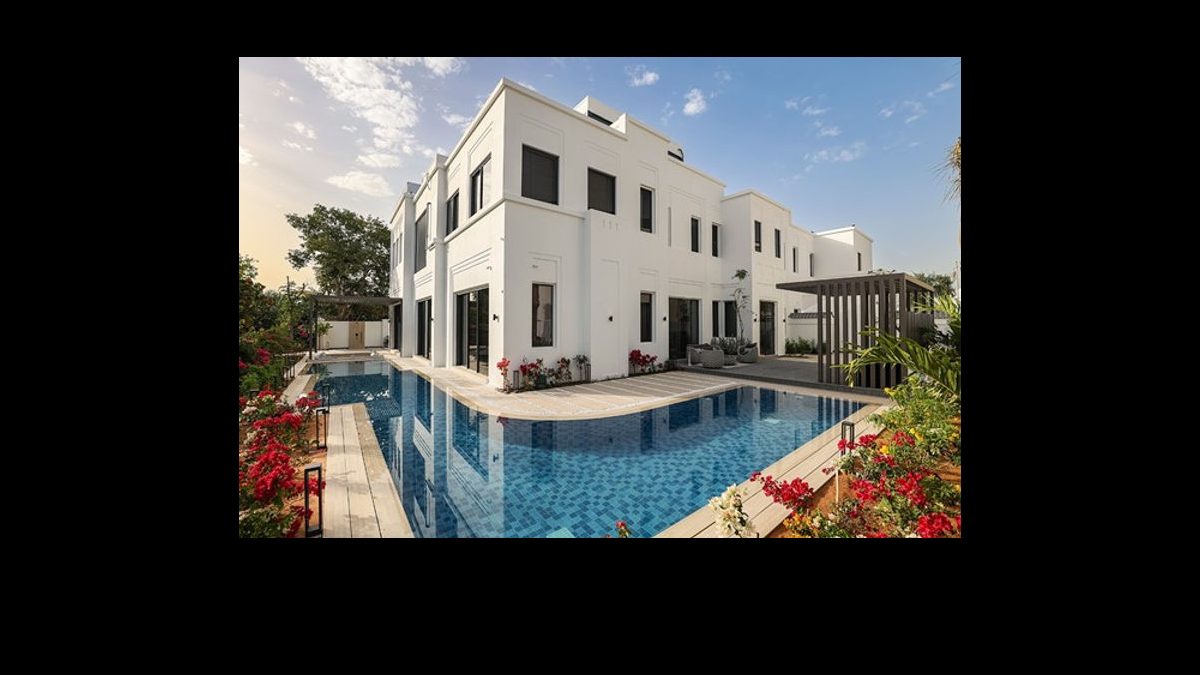 Why Are Pool Contractors Essential for Jumeirah Islands Villa Renovations?