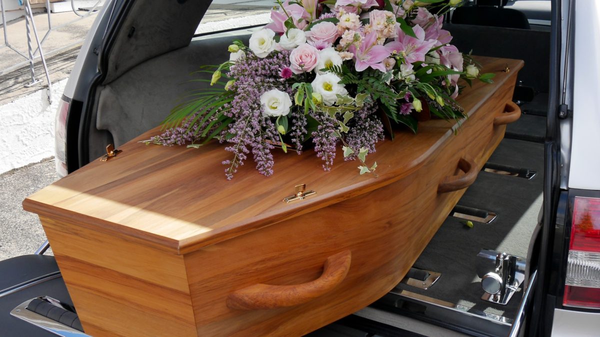 How to Organize a Home Funeral: A Family-Focused Approach to Saying Goodbye